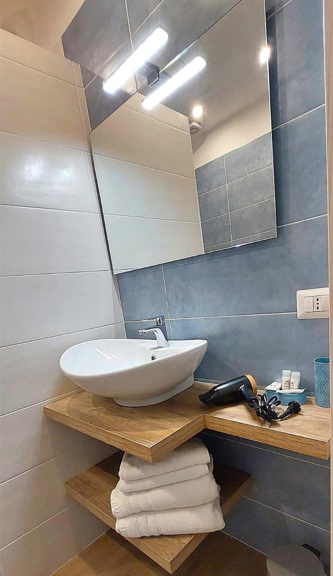 נאפולי Angio Holiday Rooms מראה חיצוני תמונה